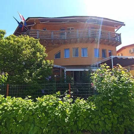 Casa Tudor بيت ضيافة 3*